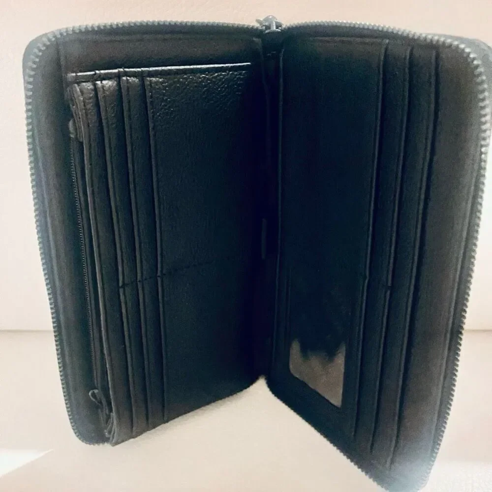 NWT Gorgeous Steve Madden bzipeee Black Zip All Around Wristlet Wallet Lemon box